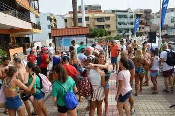 Alberto Rdríguez e Isabel Navarro triunfan en la XVII Travesía a Nado de Salinetas (Foto TA)